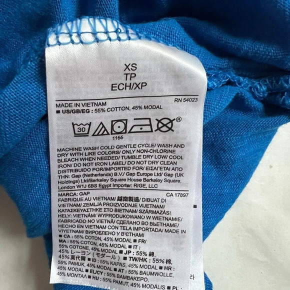GAP Women's Short Sleeve Relaxed Fit Bright Blue Fashion Tee Size XS NWT - Picture 7 of 7